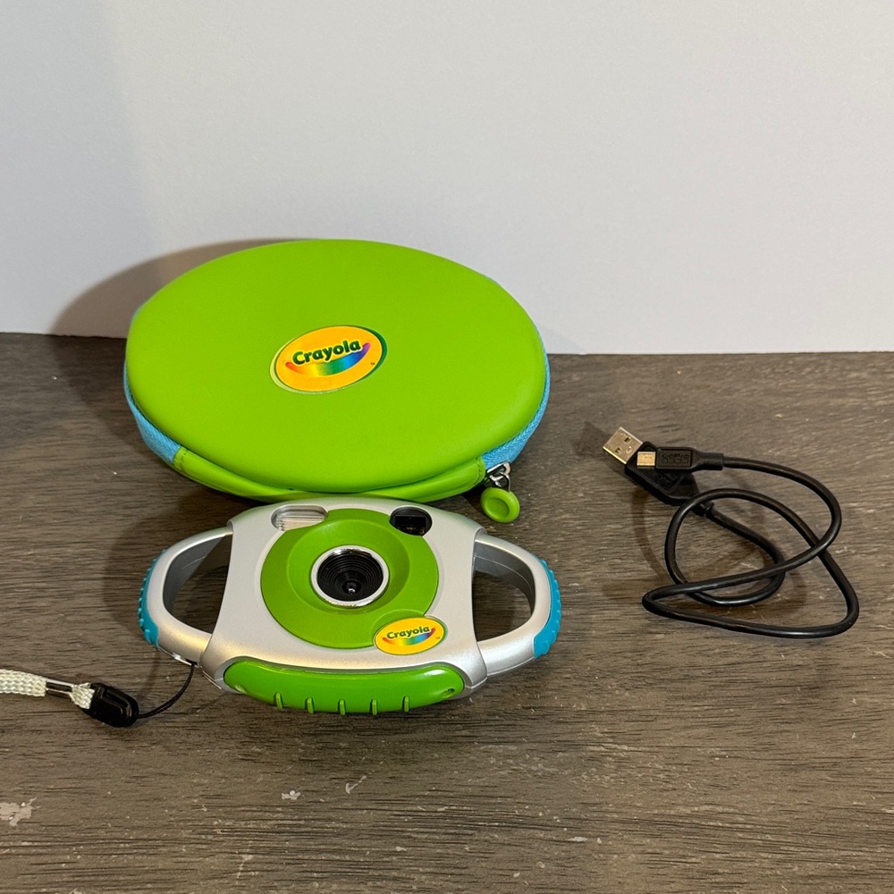 Sakar Crayola 2.1 MP Digital Camera Kit W/ Case Green Kids Children’s